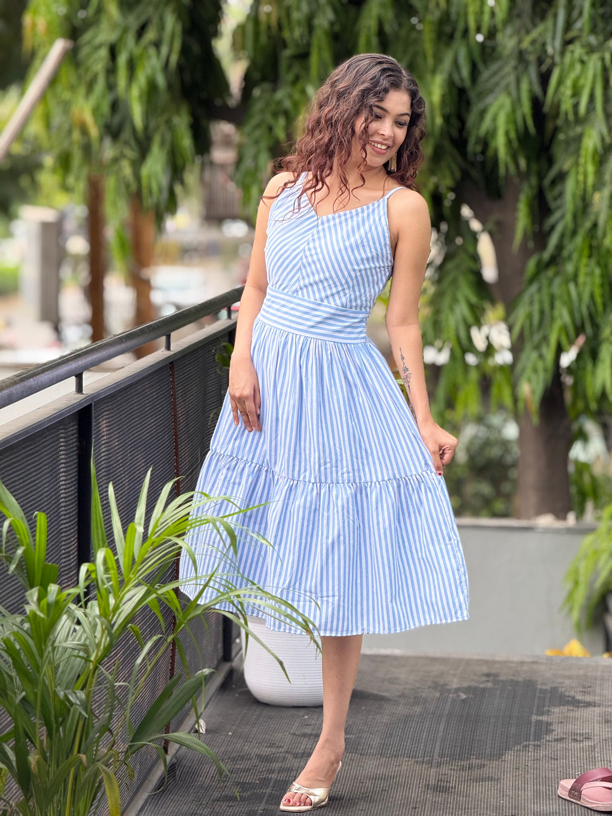 Strip horizontal lining detail middy one piece dress