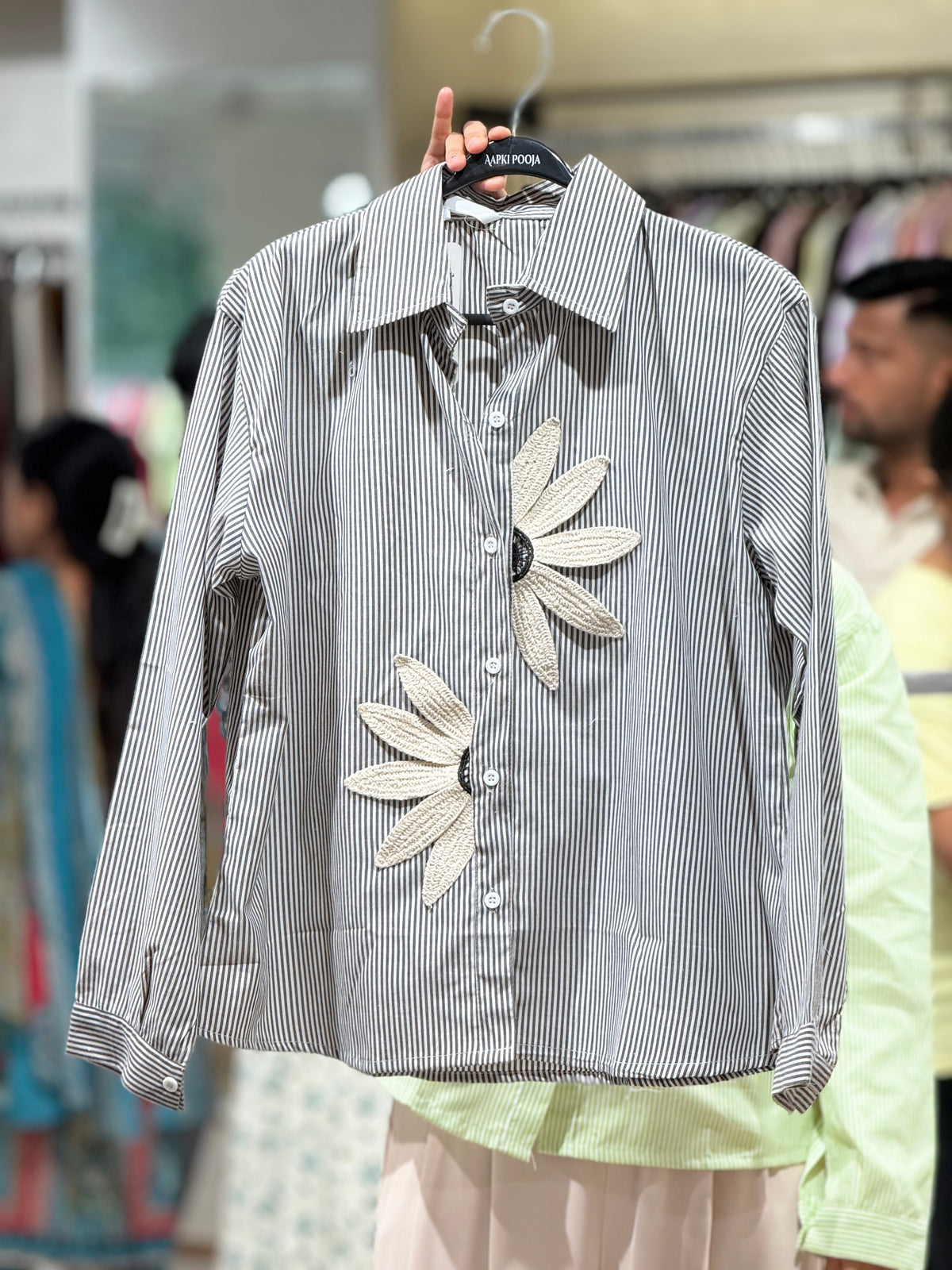 Lining flower detail shirt