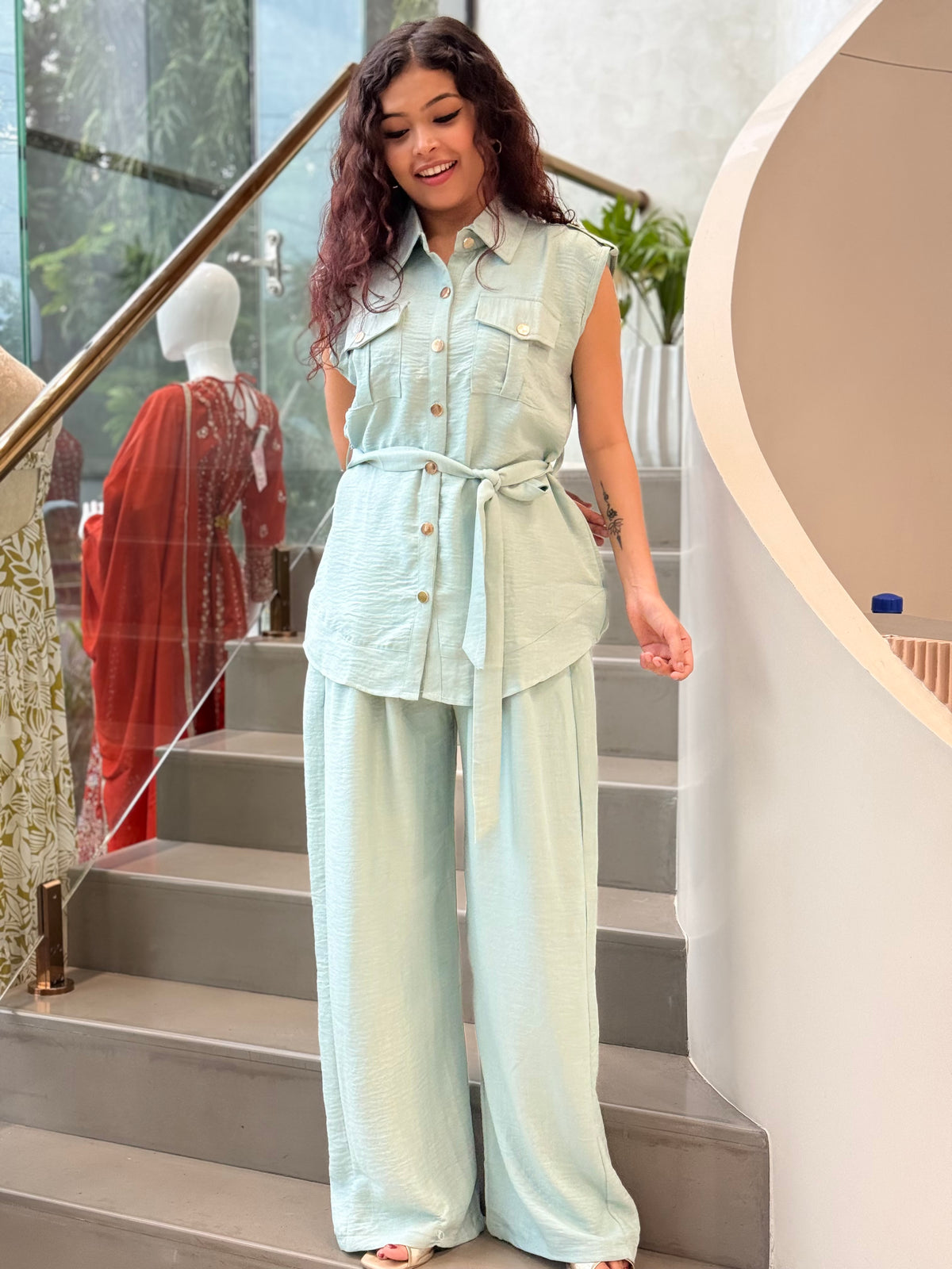 Collared shirt neckline with belt cordset