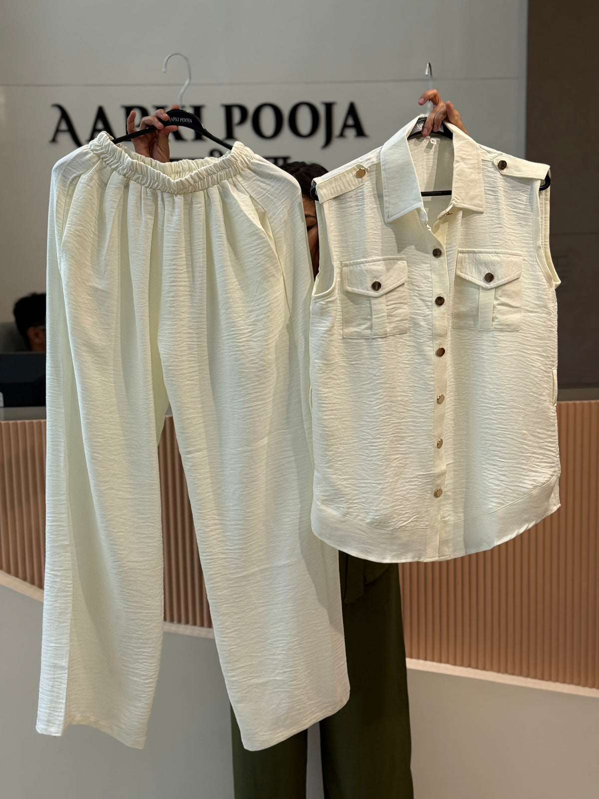 Collared shirt neckline with belt cordset