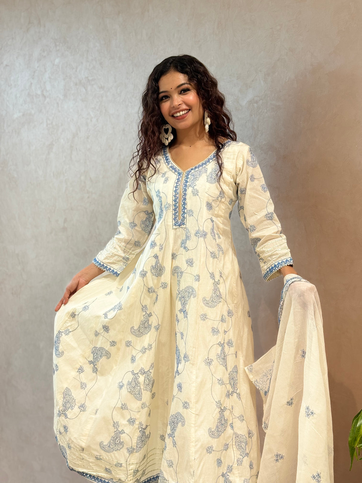 White elegant blue thread a line suit, 3piece set cotton set ￼￼